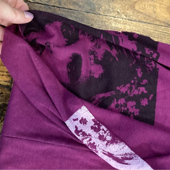 Raspberry T-shirt, cotton fabric, cardigan with short sleeves. Hand Silk Screen - Picture 4 of 6